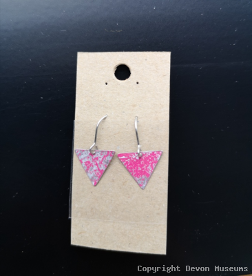 Pink tringular ear ring product photo